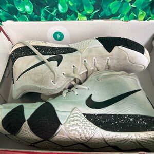 Nike Kyrie 4 TB White and Black Basketball Shoes size 9